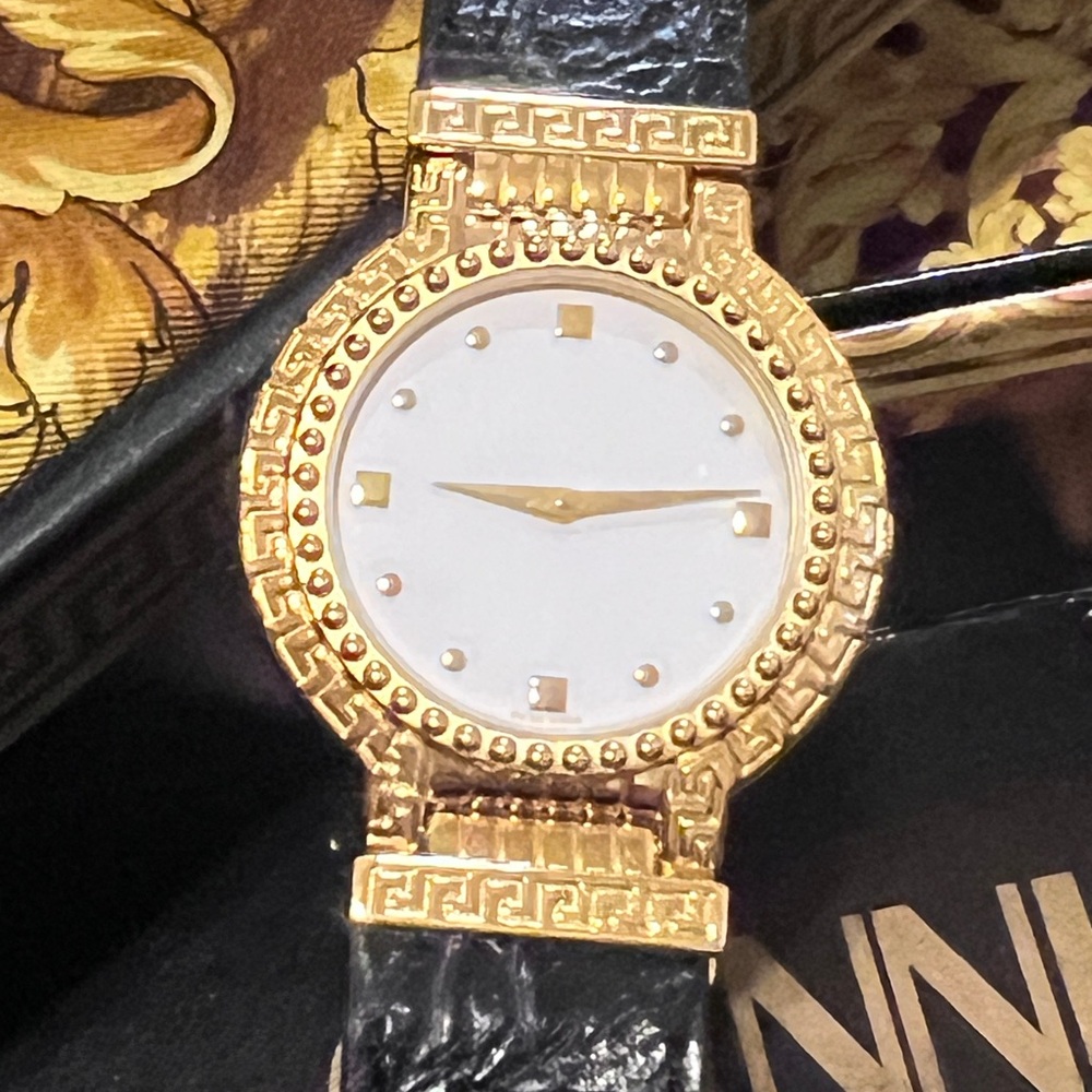 Gianni Versace vintage gold plated Swiss watch - Picture 3 of 10